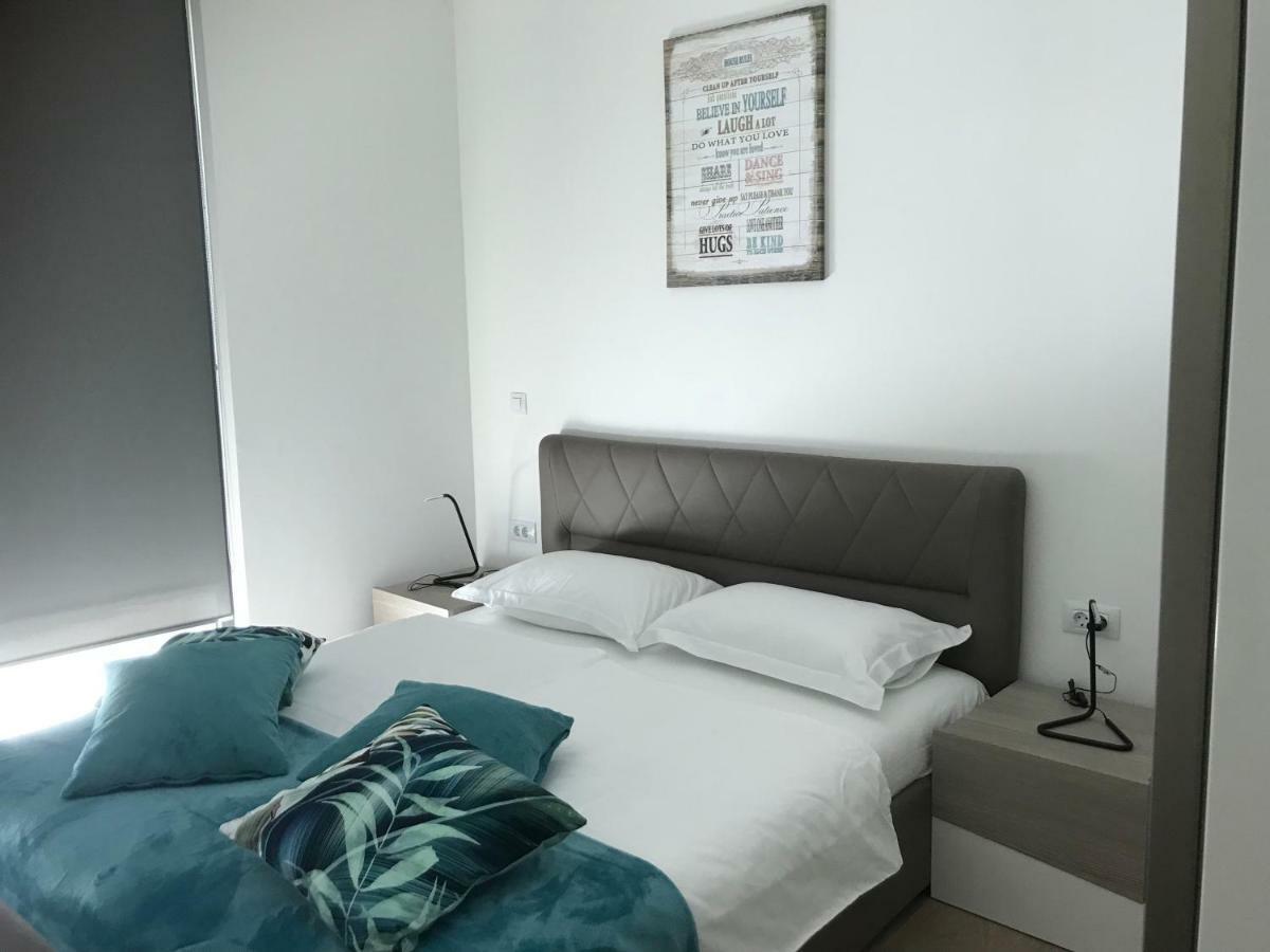 Blue Water Apartment Zrnovo Екстер'єр фото