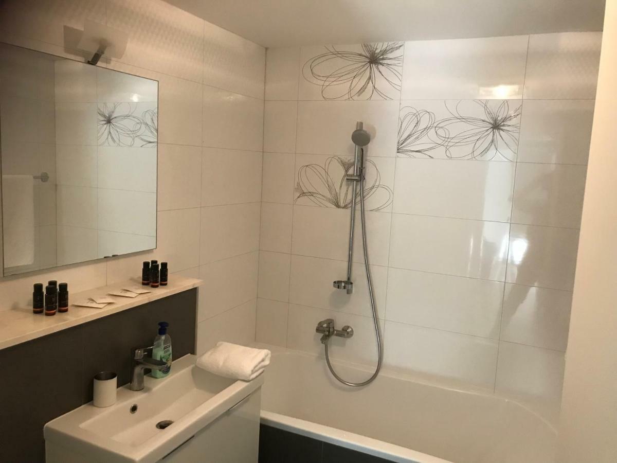 Blue Water Apartment Zrnovo Екстер'єр фото