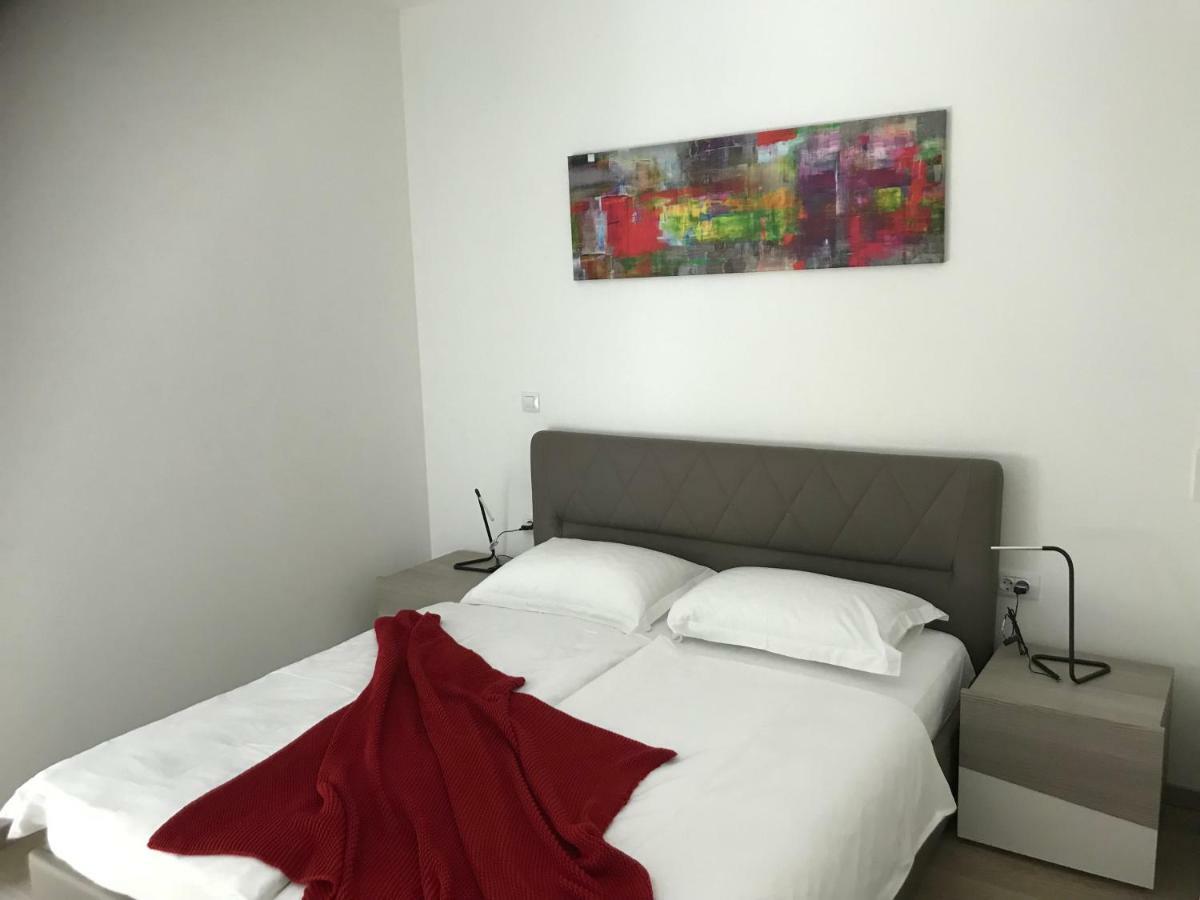 Blue Water Apartment Zrnovo Екстер'єр фото
